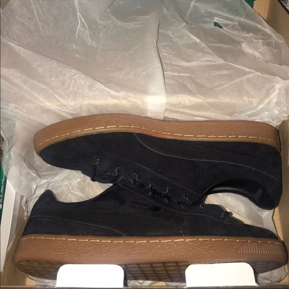 Black Suede Unisex Pumas Size 6 only worn twice - Picture 1 of 3